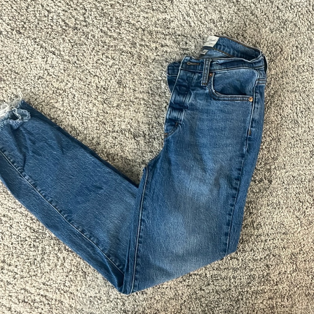 Universal threads jeans.
